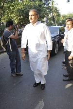 at Bal Thackeray funeral in Mumbai on 18th Nov 2012 (234).JPG